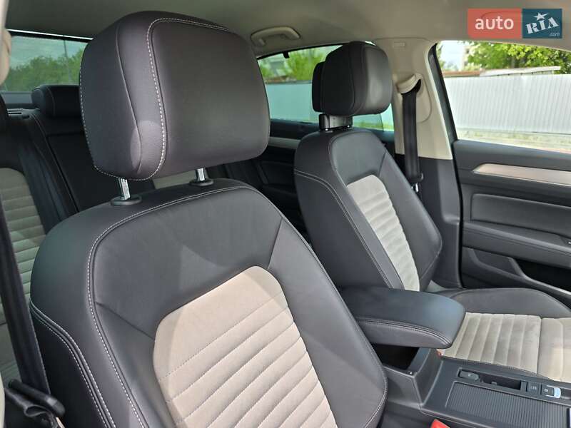 Седан Volkswagen Passat 2016 в Ковелі