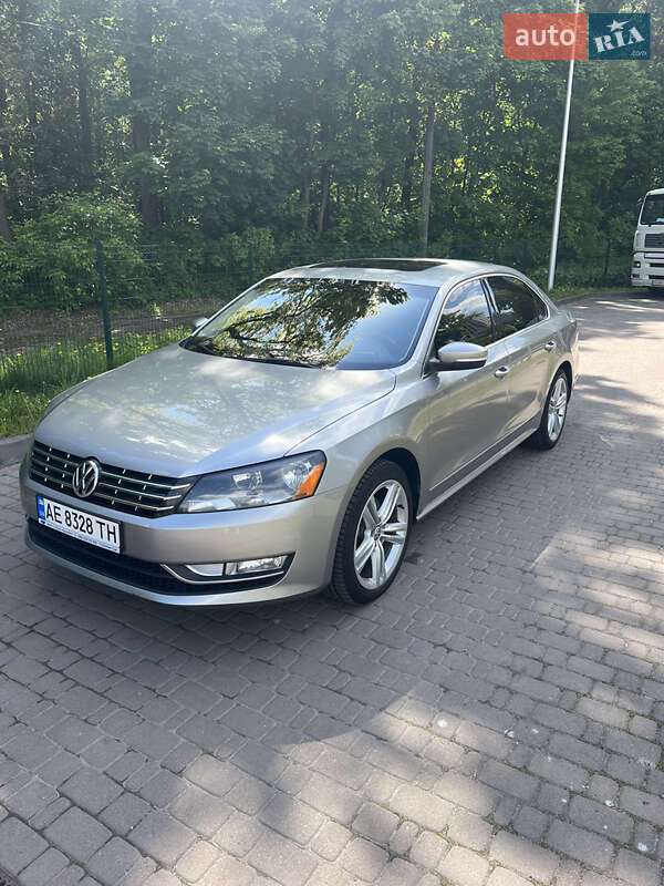 Седан Volkswagen Passat 2013 в Києві