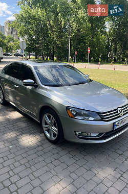 Седан Volkswagen Passat 2013 в Києві