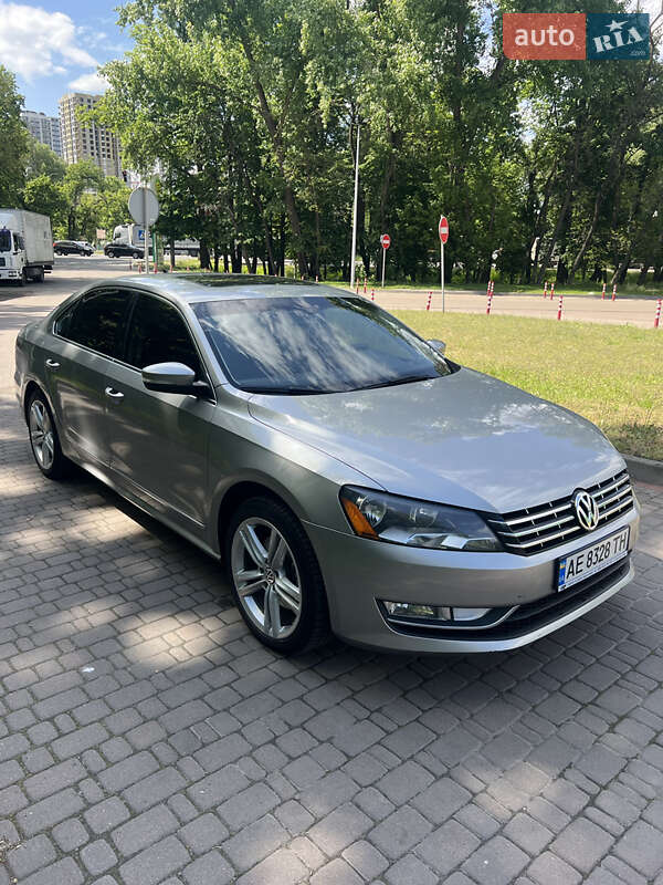 Седан Volkswagen Passat 2013 в Києві