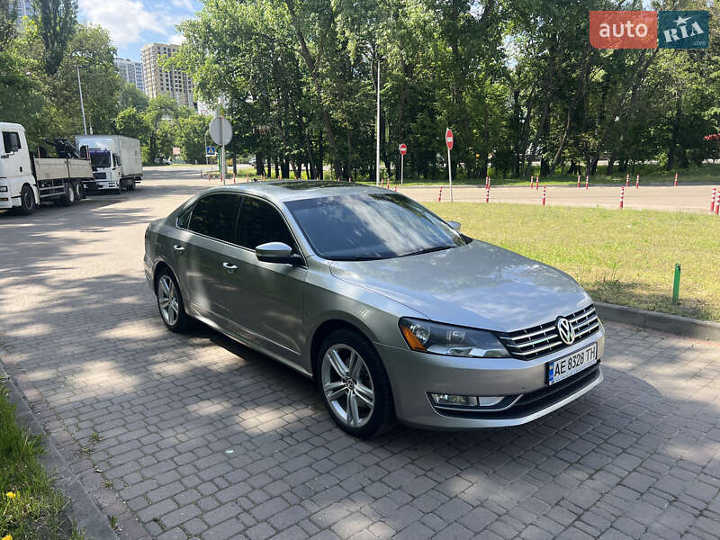 Седан Volkswagen Passat 2013 в Києві