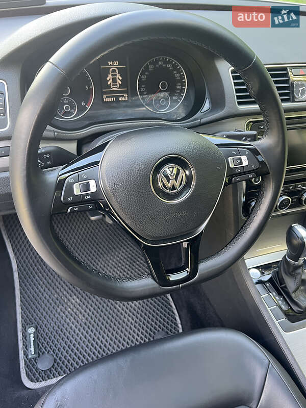Седан Volkswagen Passat 2013 в Києві