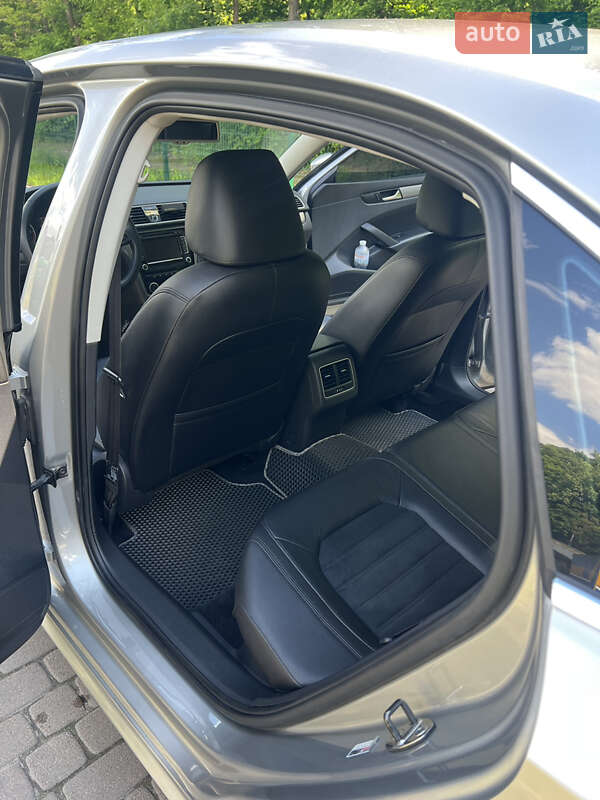 Седан Volkswagen Passat 2013 в Києві