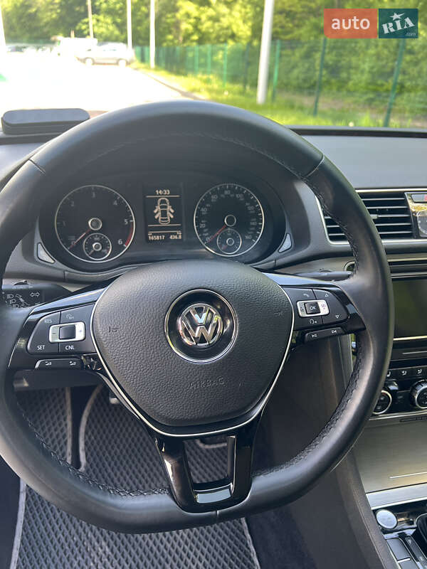 Седан Volkswagen Passat 2013 в Києві