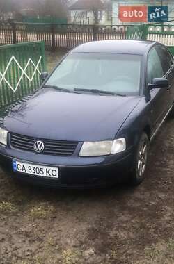 Седан Volkswagen Passat 1999 в Умані