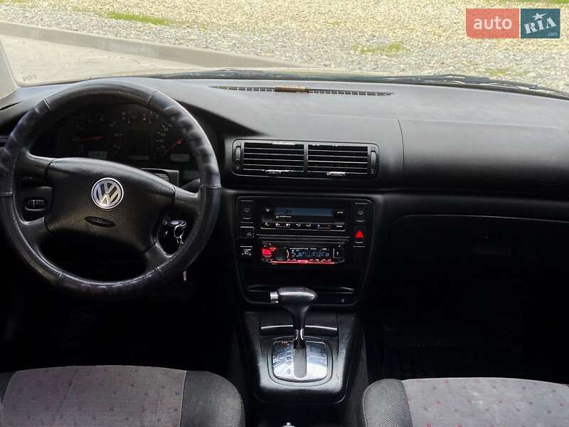 Седан Volkswagen Passat 1998 в Калуші