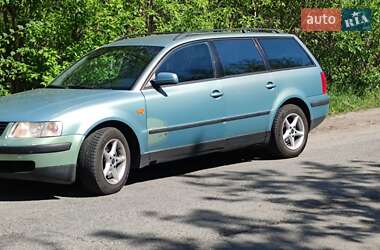 Універсал Volkswagen Passat 1997 в 