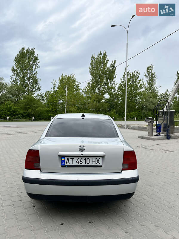 Седан Volkswagen Passat 1997 в Галичі