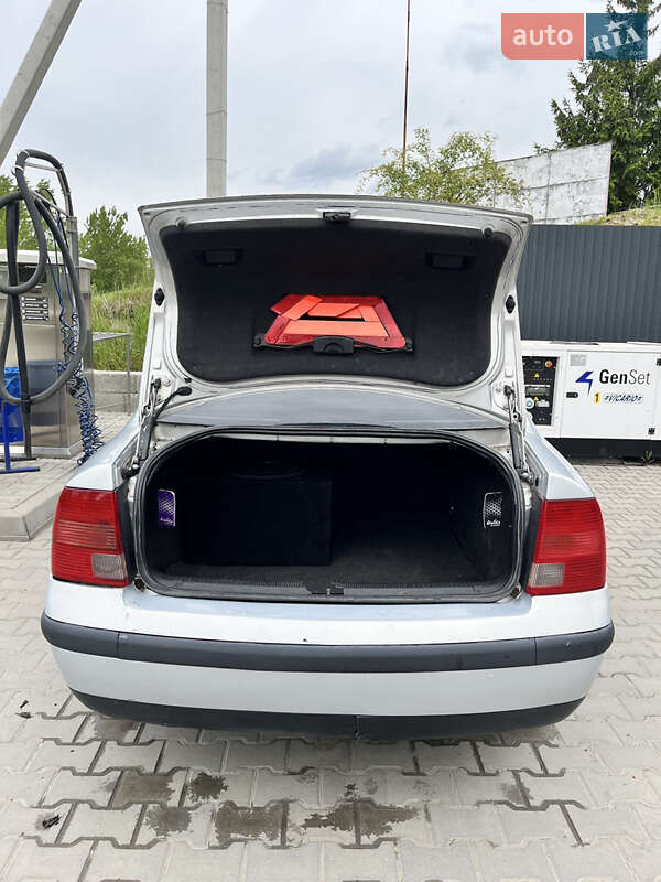 Седан Volkswagen Passat 1997 в Галичі