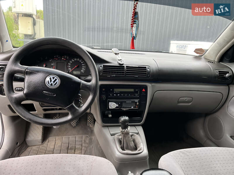 Седан Volkswagen Passat 1997 в Галичі
