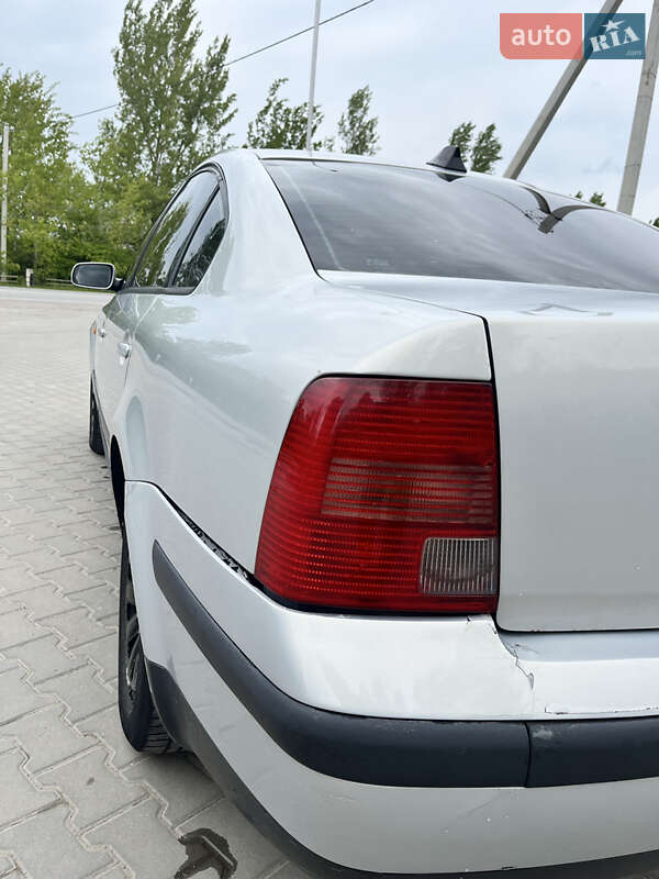 Седан Volkswagen Passat 1997 в Галичі