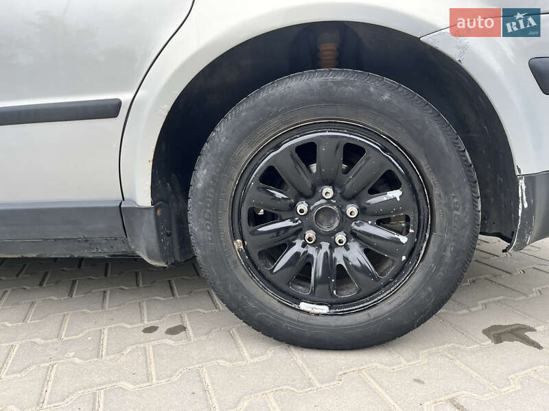 Седан Volkswagen Passat 1997 в Галичі