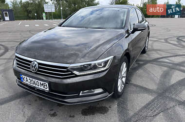 Седан Volkswagen Passat 2015 в Києві