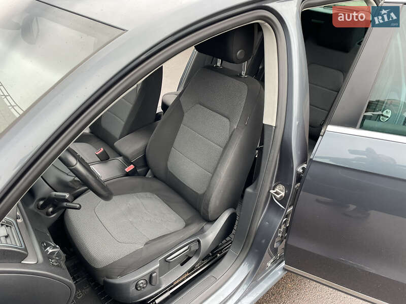 Универсал Volkswagen Passat 2013 в Киеве