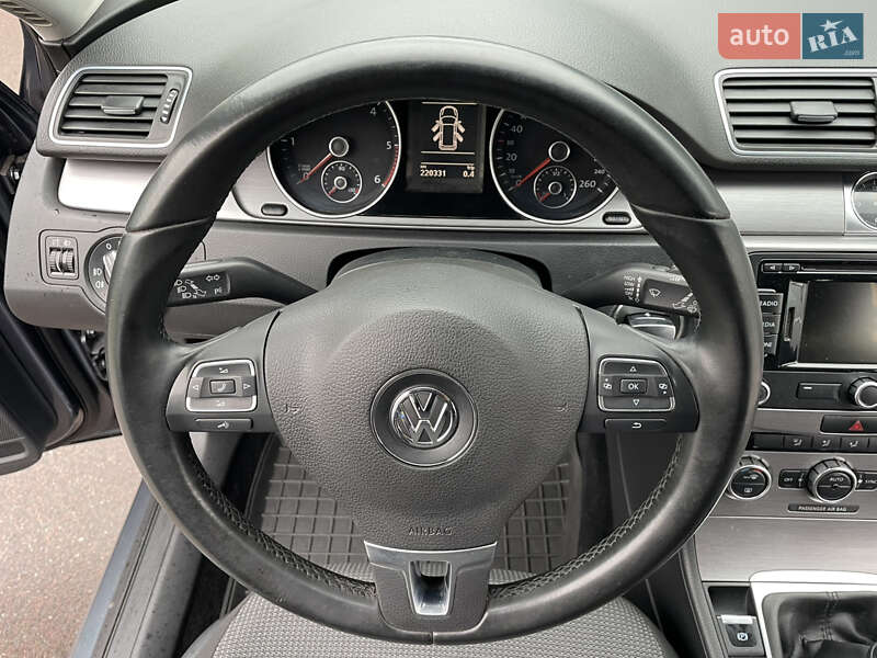 Универсал Volkswagen Passat 2013 в Киеве