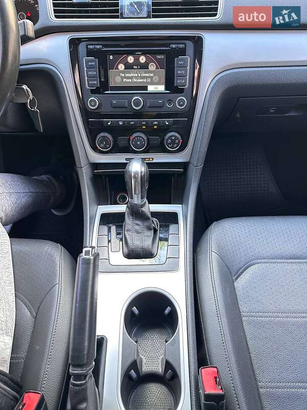 Седан Volkswagen Passat 2013 в Києві