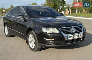 Седан Volkswagen Passat 2010 в Ромнах