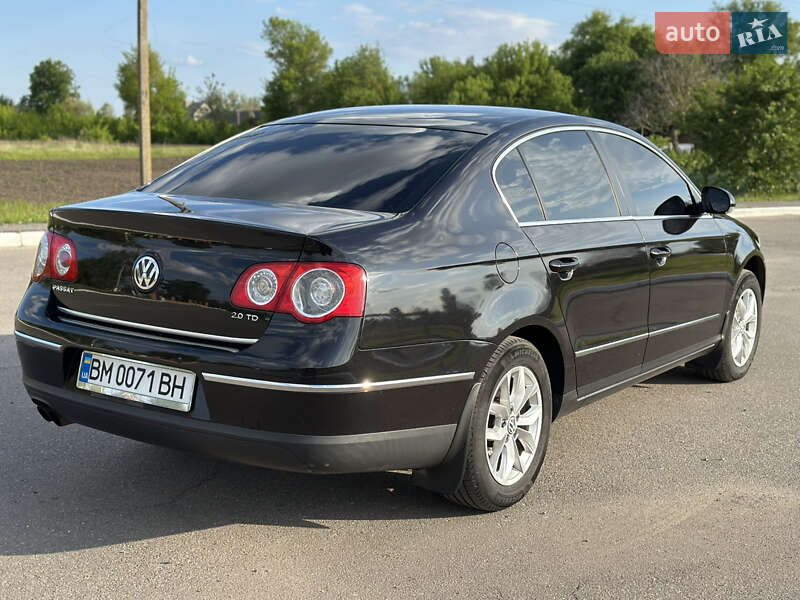 Седан Volkswagen Passat 2010 в Ромнах