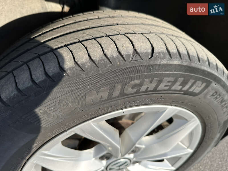 Седан Volkswagen Passat 2010 в Ромнах