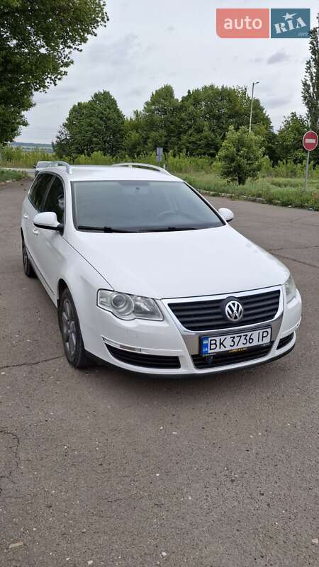 Універсал Volkswagen Passat 2010 в 