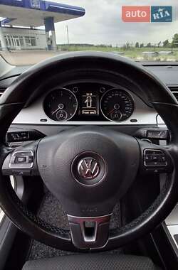Універсал Volkswagen Passat 2010 в 
