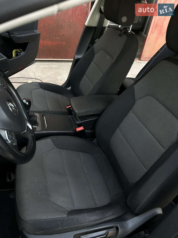 Универсал Volkswagen Passat 2012 в Нововолынске фото 15 Универсал Volkswagen Passat 2012 в Нововолынске