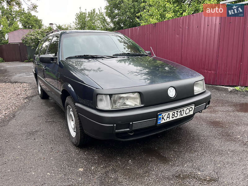 Універсал Volkswagen Passat 1990 в 