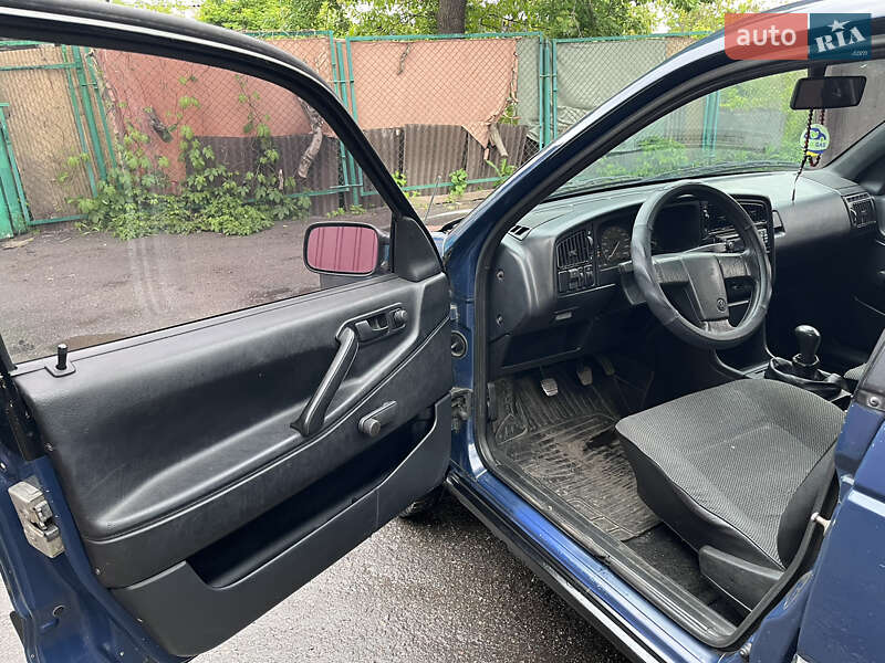 Универсал Volkswagen Passat 1990 в Киеве