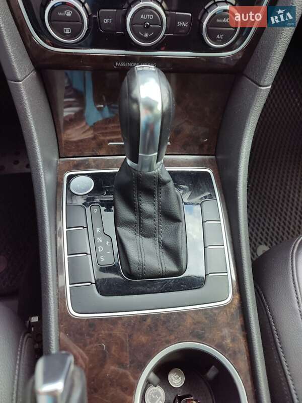 Седан Volkswagen Passat 2014 в Киеве