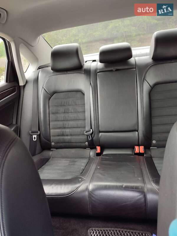 Седан Volkswagen Passat 2014 в Киеве