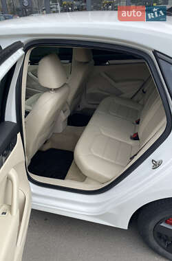 Седан Volkswagen Passat 2014 в 