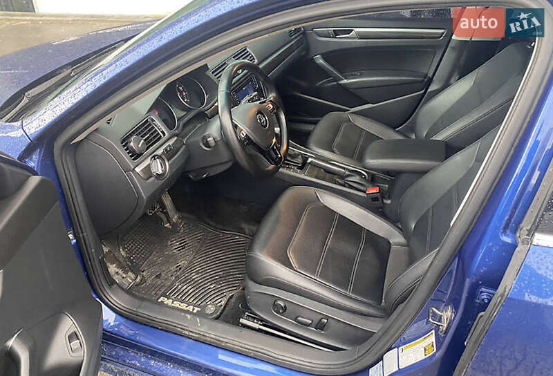 Седан Volkswagen Passat 2017 в Ивано-Франковске