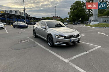 Седан Volkswagen Passat 2015 в Львове