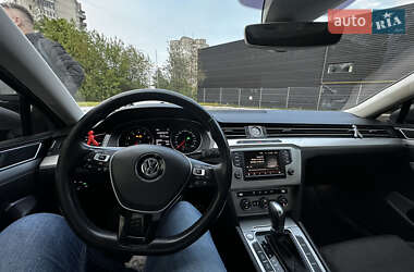 Седан Volkswagen Passat 2015 в 