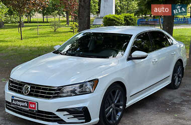Седан Volkswagen Passat 2016 в Киеве