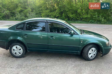 Седан Volkswagen Passat 1999 в 