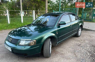 Седан Volkswagen Passat 1999 в 