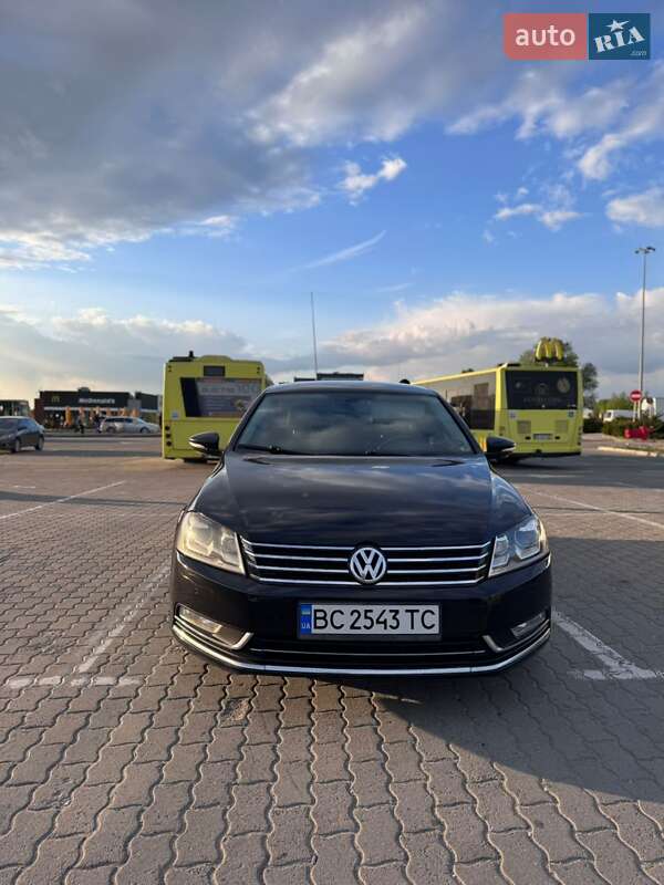 Седан Volkswagen Passat 2011 в Стрые