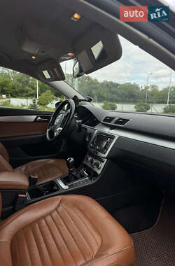 Универсал Volkswagen Passat 2012 в 