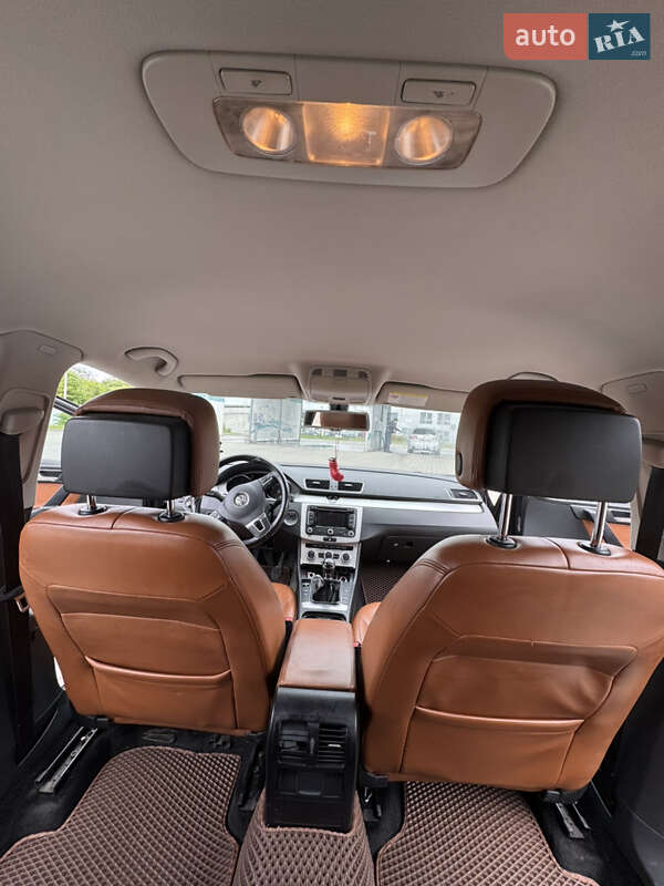 Универсал Volkswagen Passat 2012 в Ивано-Франковске