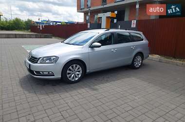 Універсал Volkswagen Passat 2012 в Львові