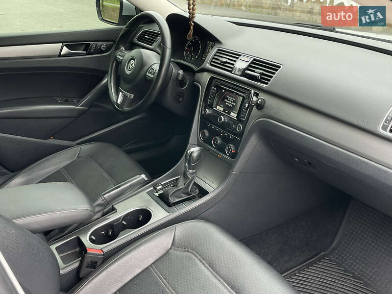 Седан Volkswagen Passat 2013 в Харькове