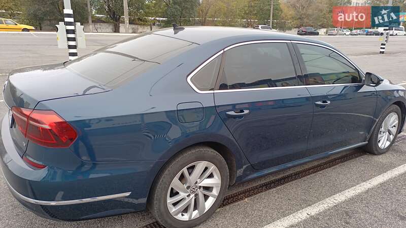 Седан Volkswagen Passat 2018 в Днепре