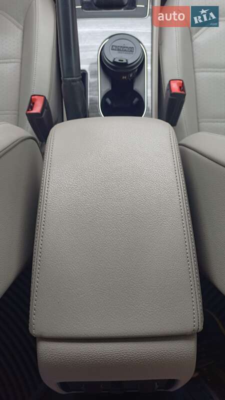 Седан Volkswagen Passat 2018 в Днепре