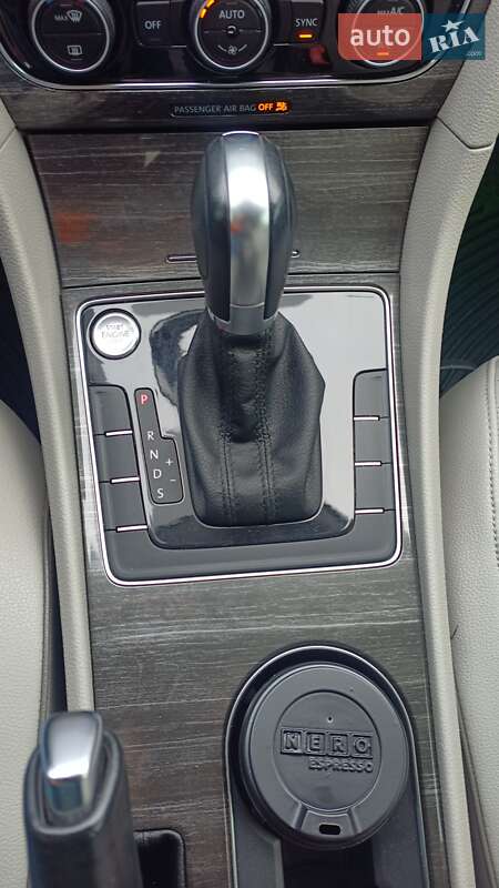 Седан Volkswagen Passat 2018 в Днепре