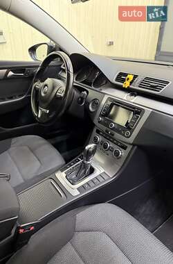 Універсал Volkswagen Passat 2012 в 