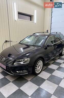Універсал Volkswagen Passat 2012 в 