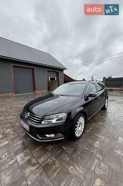 Універсал Volkswagen Passat 2012 в 