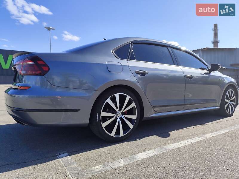 Седан Volkswagen Passat 2018 в Киеве