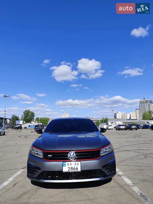 Седан Volkswagen Passat 2018 в Киеве